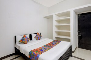 Egyptian cotton sheets, premium bedding, in-room safe, free WiFi - Fabhotel Ravana Kottai (Chennai)