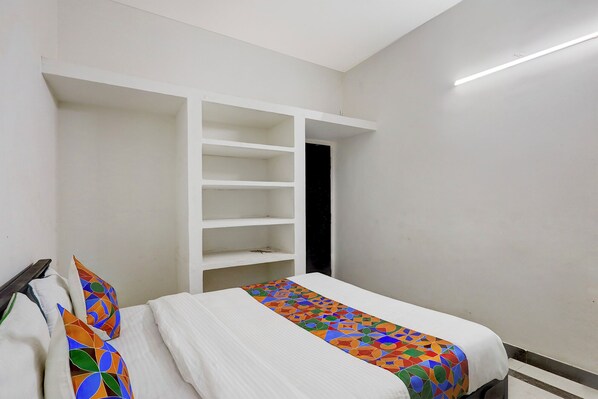 Egyptian cotton sheets, premium bedding, in-room safe, free WiFi - Fabhotel Ravana Kottai (Chennai)