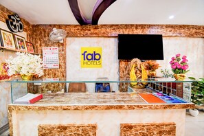 Reception - Fabhotel Ashirwad (Lucknow)