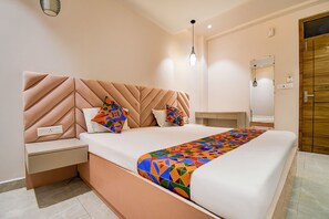 Deluxe Room | Egyptian cotton sheets, premium bedding, in-room safe, free WiFi - Fabhotel Ashirwad (Lucknow)