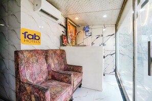 Reception - Fabhotel B Town (Mumbai)