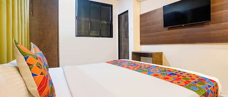Egyptian cotton sheets, premium bedding, in-room safe, free WiFi