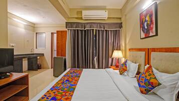 Egyptian cotton sheets, premium bedding, in-room safe, free WiFi