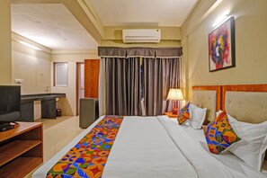 Egyptian cotton sheets, premium bedding, in-room safe, free WiFi - Fabhotel Charvi Reemz (Anjuna)