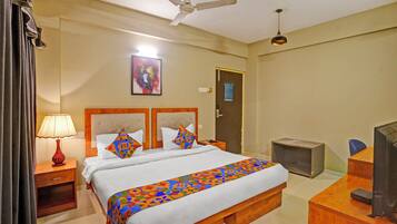 Egyptian cotton sheets, premium bedding, in-room safe, free WiFi