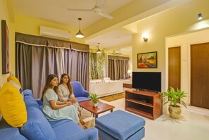 Egyptian cotton sheets, premium bedding, in-room safe, free WiFi - Fabhotel Charvi Reemz (Anjuna)