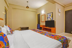 Egyptian cotton sheets, premium bedding, in-room safe, free WiFi - Fabhotel Charvi Reemz (Anjuna)