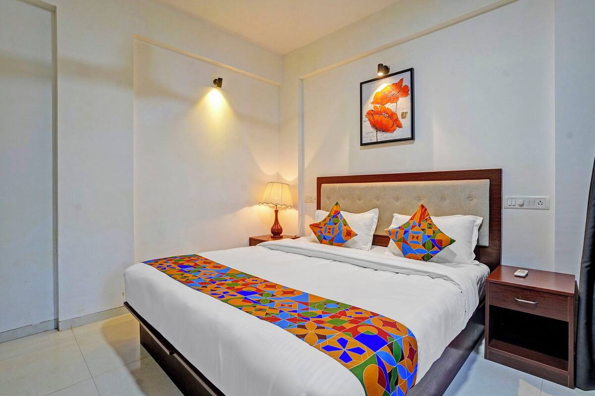 Deluxe Room | Egyptian cotton sheets, premium bedding, in-room safe, WiFi (free)