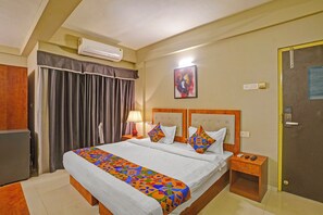 Egyptian cotton sheets, premium bedding, in-room safe, free WiFi