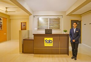 Reception - Fabhotel Charvi Reemz (Anjuna)