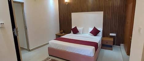 Deluxe-værelse | Egyptiske bomuldslagner, premium-sengetøj, pengeskab på værelset