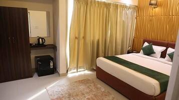 Egyptian cotton sheets, premium bedding, in-room safe, free WiFi