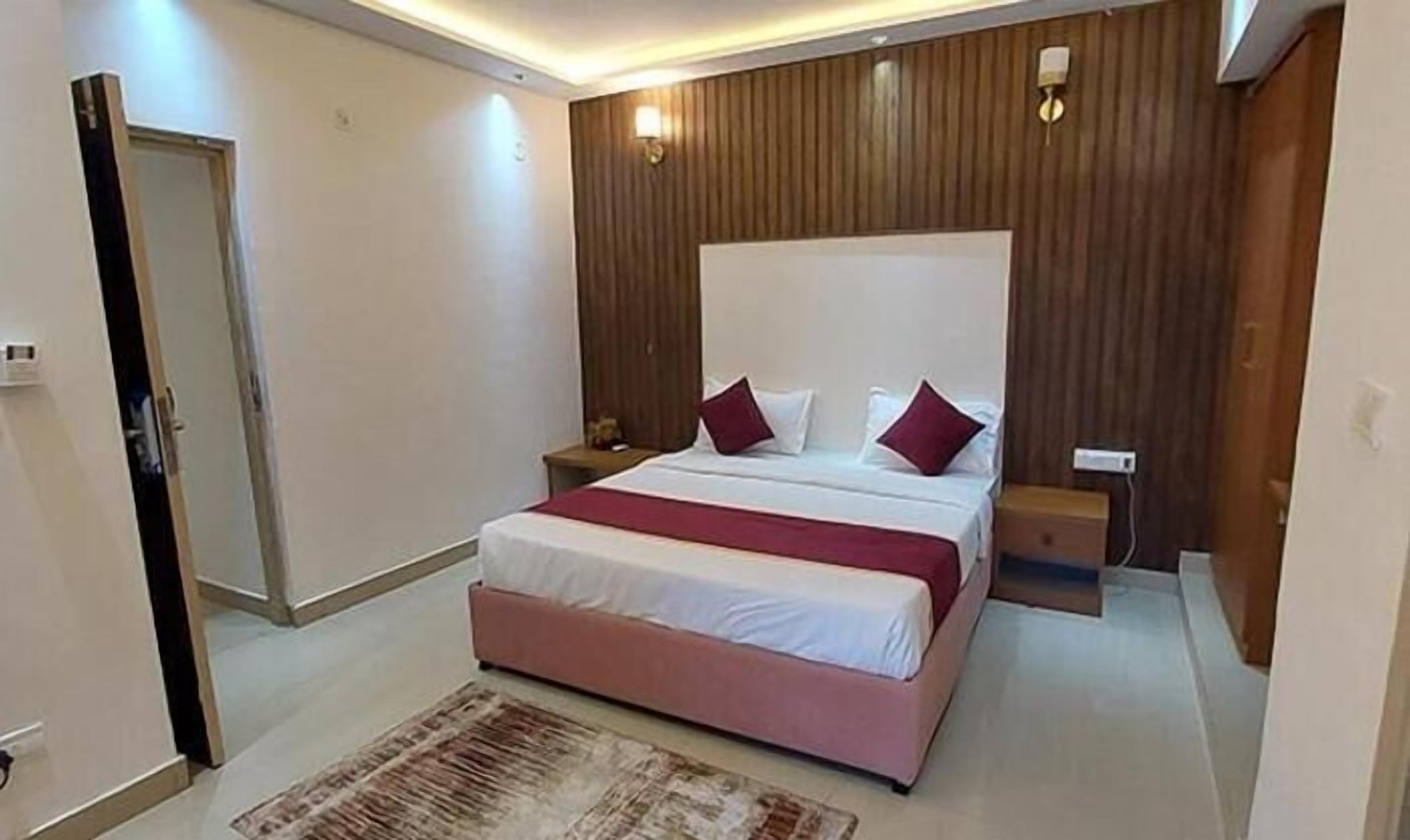 Deluxe Room | Egyptian cotton sheets, premium bedding, in-room safe, free WiFi