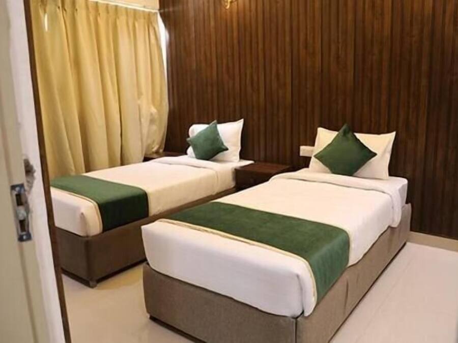 Egyptian cotton sheets, premium bedding, in-room safe, free WiFi
