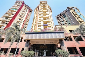 Front of property - Fabhotel Outstay (Navi Mumbai)