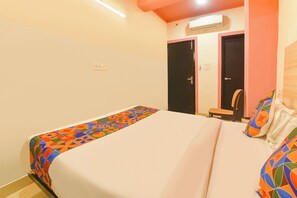Egyptian cotton sheets, premium bedding, in-room safe, free WiFi - Fabhotel Capitol Square (Jaipur)