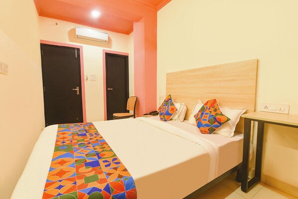Egyptian cotton sheets, premium bedding, in-room safe, free WiFi - Fabhotel Capitol Square (Jaipur)