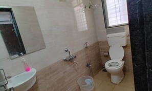 Regadera, regadera tipo lluvia, amenidades de baño gratuitas, toallas 