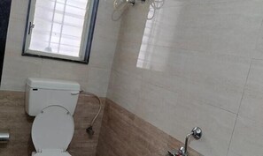 Dusch, regndusch, gratis toalettartiklar och handdukar