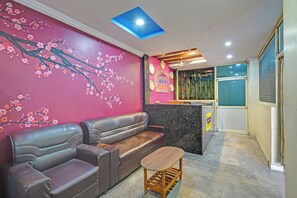 Coin salon dans le hall