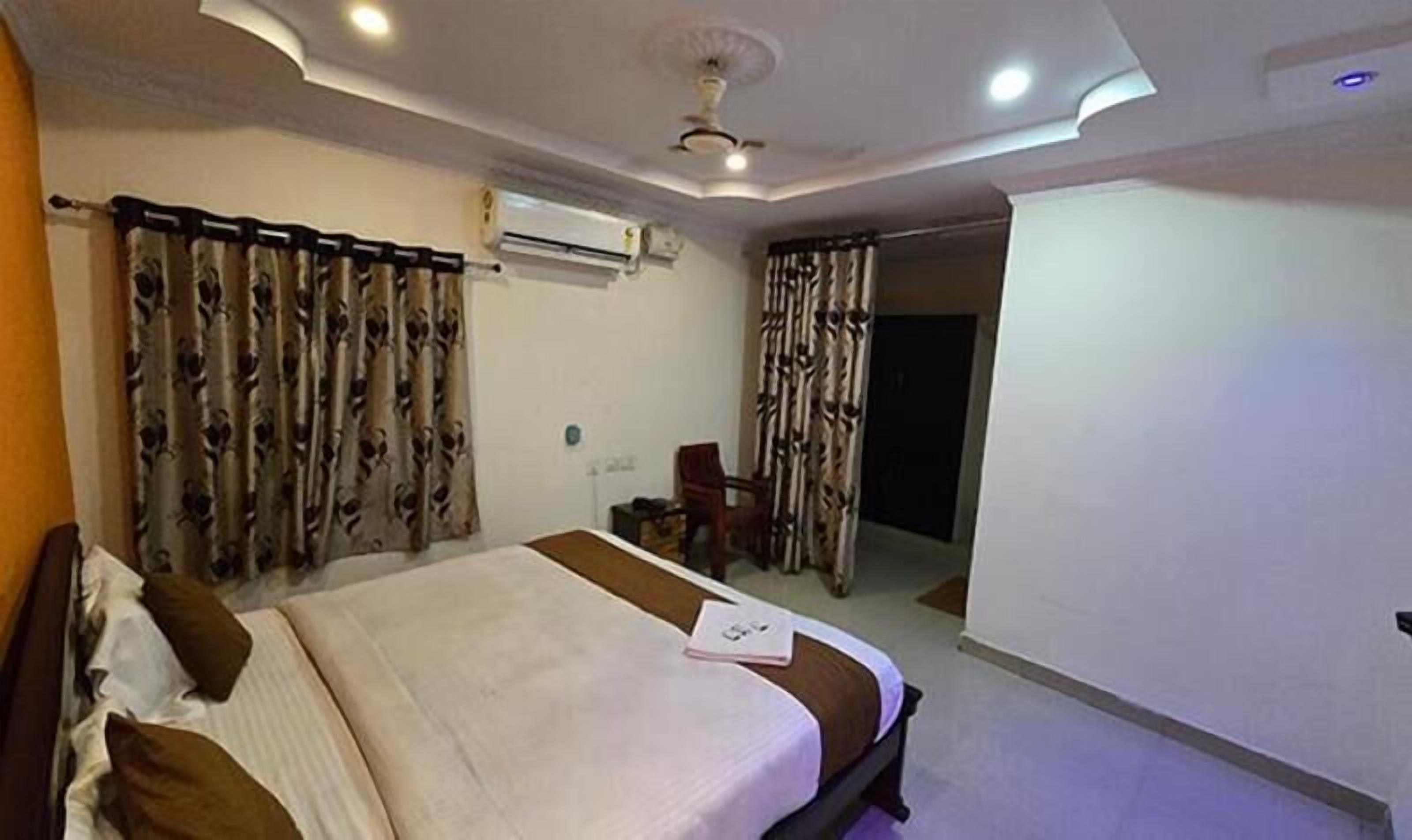 Premium Room | Egyptian cotton sheets, premium bedding, in-room safe, free WiFi