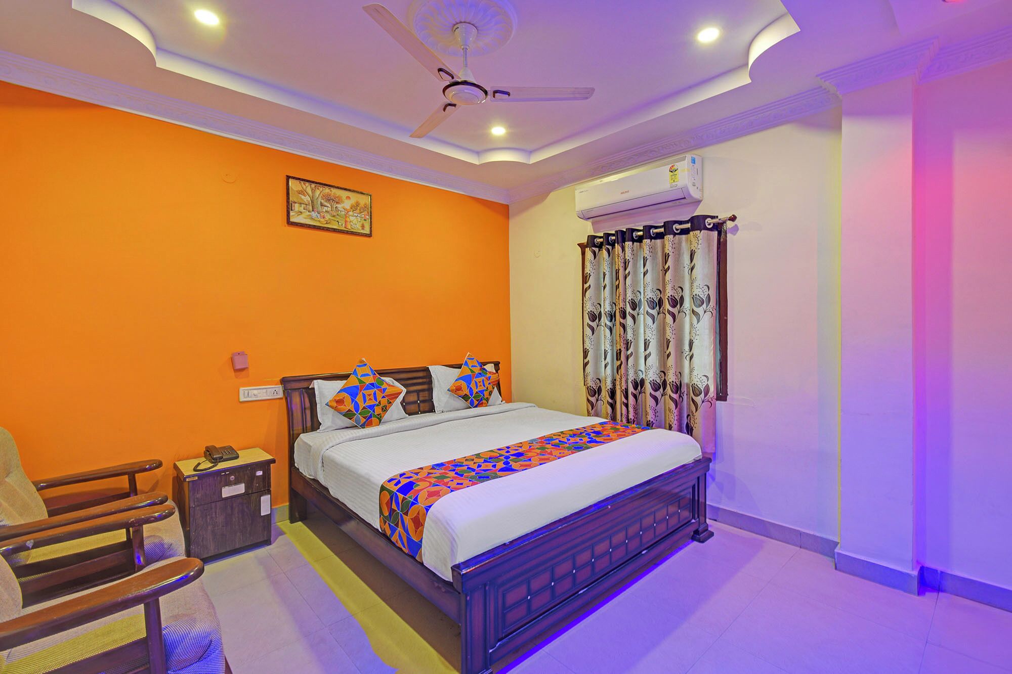 Egyptian cotton sheets, premium bedding, in-room safe, free WiFi