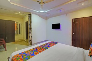 Premium Room | Egyptian cotton sheets, premium bedding, in-room safe, free WiFi - Fabhotel Sri Balaji Grand (Hyderabad)