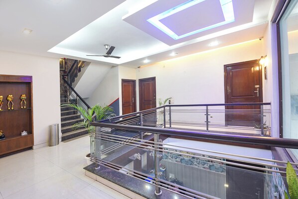 Lobby - Fabhotel Pooja Residency (Gurugram)