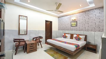 Egyptian cotton sheets, premium bedding, in-room safe, free WiFi