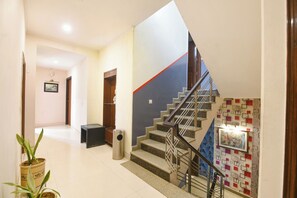 Lobby - Fabhotel Pooja Residency (Gurugram)