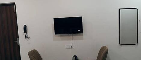 Deluxe Room | Egyptian cotton sheets, premium bedding, in-room safe, free WiFi