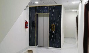 Elevator - Fabhotel Vedika (Kolkata)