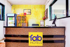 Reception - Fabhotel Rk Exclusive (Paud)