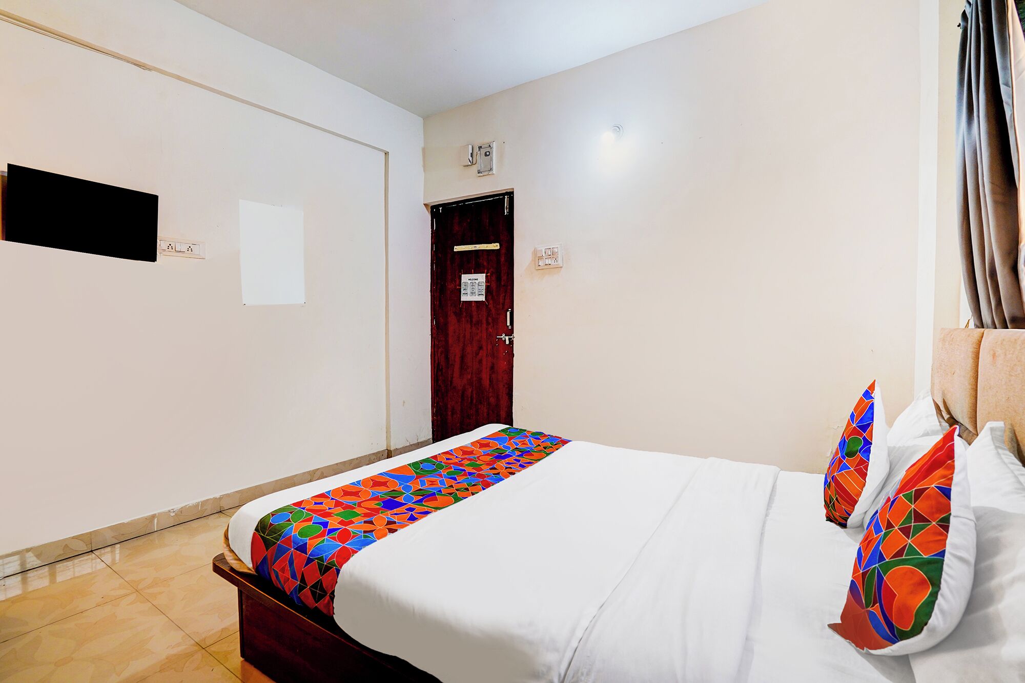 Egyptian cotton sheets, premium bedding, in-room safe, free WiFi