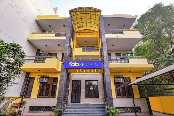 Exterior - Fabhotel Uk House Residency (Gurugram)