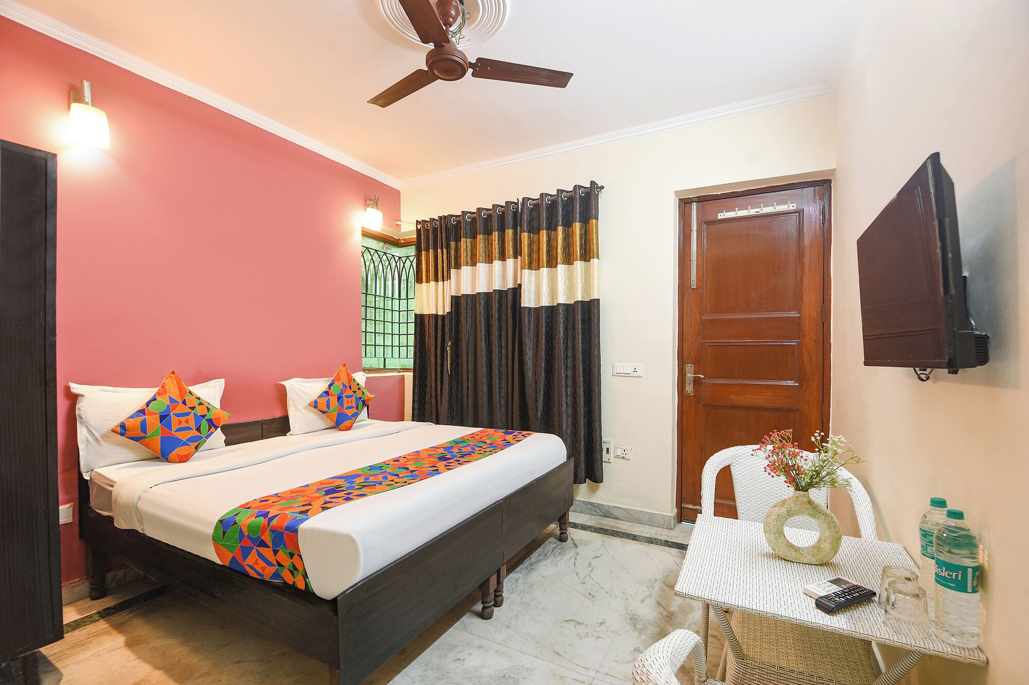 Egyptian cotton sheets, premium bedding, in-room safe, free WiFi