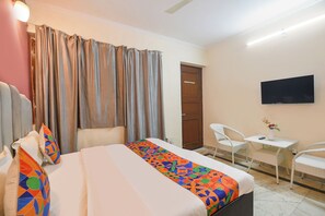 Egyptian cotton sheets, premium bedding, in-room safe, free WiFi - Fabhotel Uk House Residency (Gurugram)