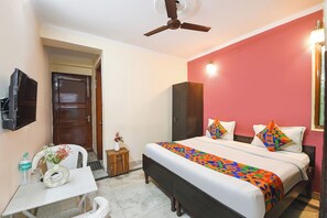 Egyptian cotton sheets, premium bedding, in-room safe, free WiFi