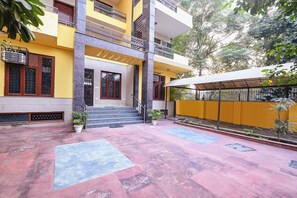 Property entrance - Fabhotel Uk House Residency (Gurugram)