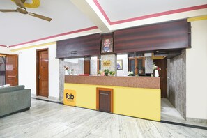 Reception - Fabhotel Uk House Residency (Gurugram)