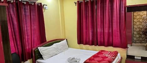 Egyptian cotton sheets, premium bedding, in-room safe, free WiFi