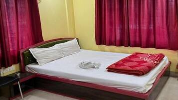 Deluxe Room | Egyptian cotton sheets, premium bedding, in-room safe, free WiFi