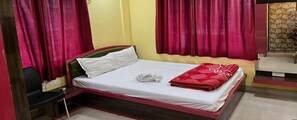 Deluxe Room | Egyptian cotton sheets, premium bedding, in-room safe, free WiFi - Fabhotel Asha Inn (Barasat)