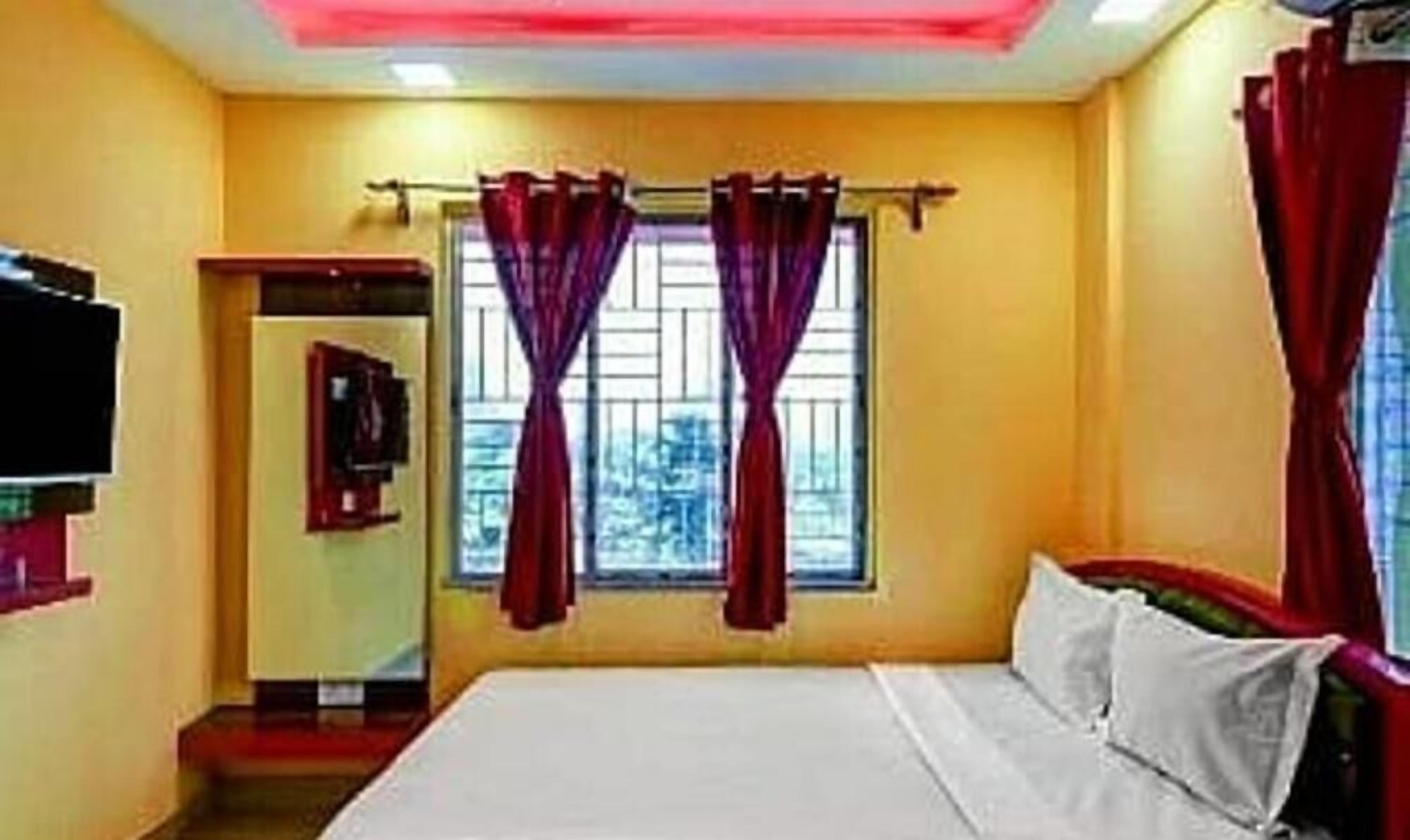 Egyptian cotton sheets, premium bedding, in-room safe, free WiFi