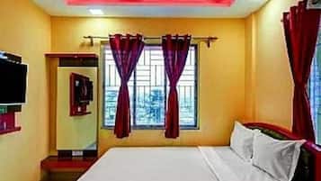 Egyptian cotton sheets, premium bedding, in-room safe, free WiFi