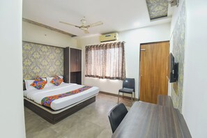 Egyptian cotton sheets, premium bedding, in-room safe, free WiFi