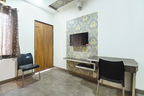 Egyptian cotton sheets, premium bedding, in-room safe, free WiFi