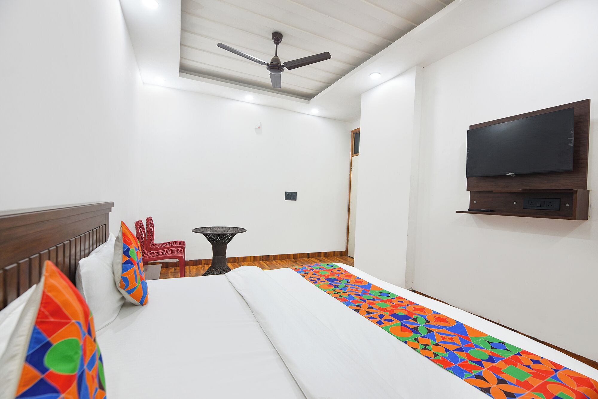 Egyptian cotton sheets, premium bedding, in-room safe, free WiFi