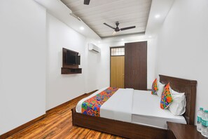 Egyptian cotton sheets, premium bedding, in-room safe, free WiFi - Fabhotel The Dream Inn (Faridabad)