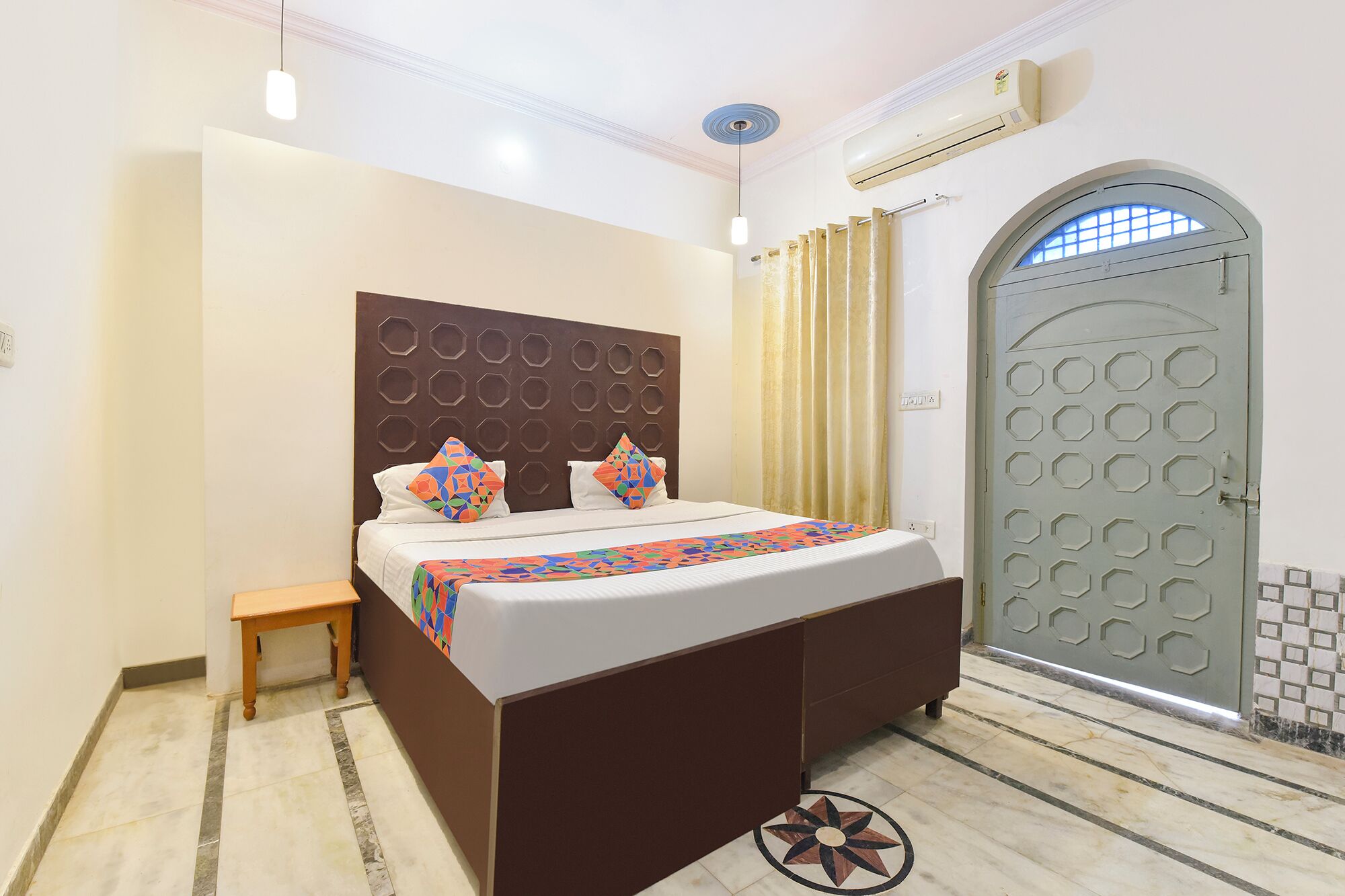 Egyptiske bomuldslagner, premium-sengetøj, pengeskab på værelset